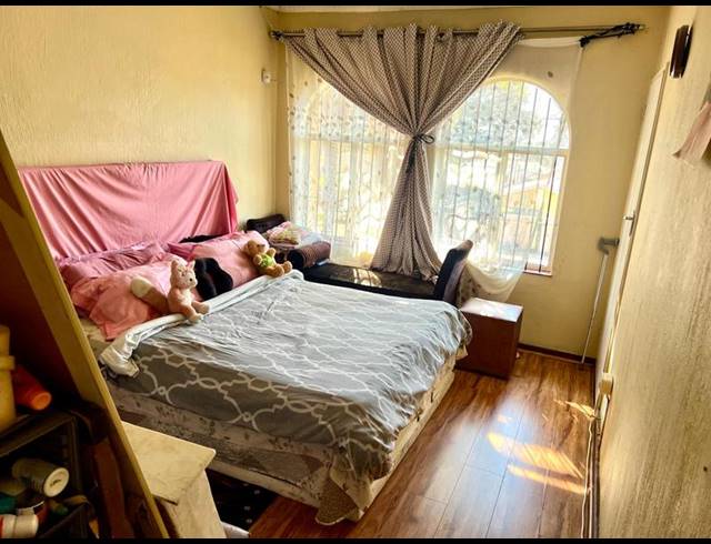 3 BEDROOM TOWNHOUSE FOR SALE IN SILVERTON